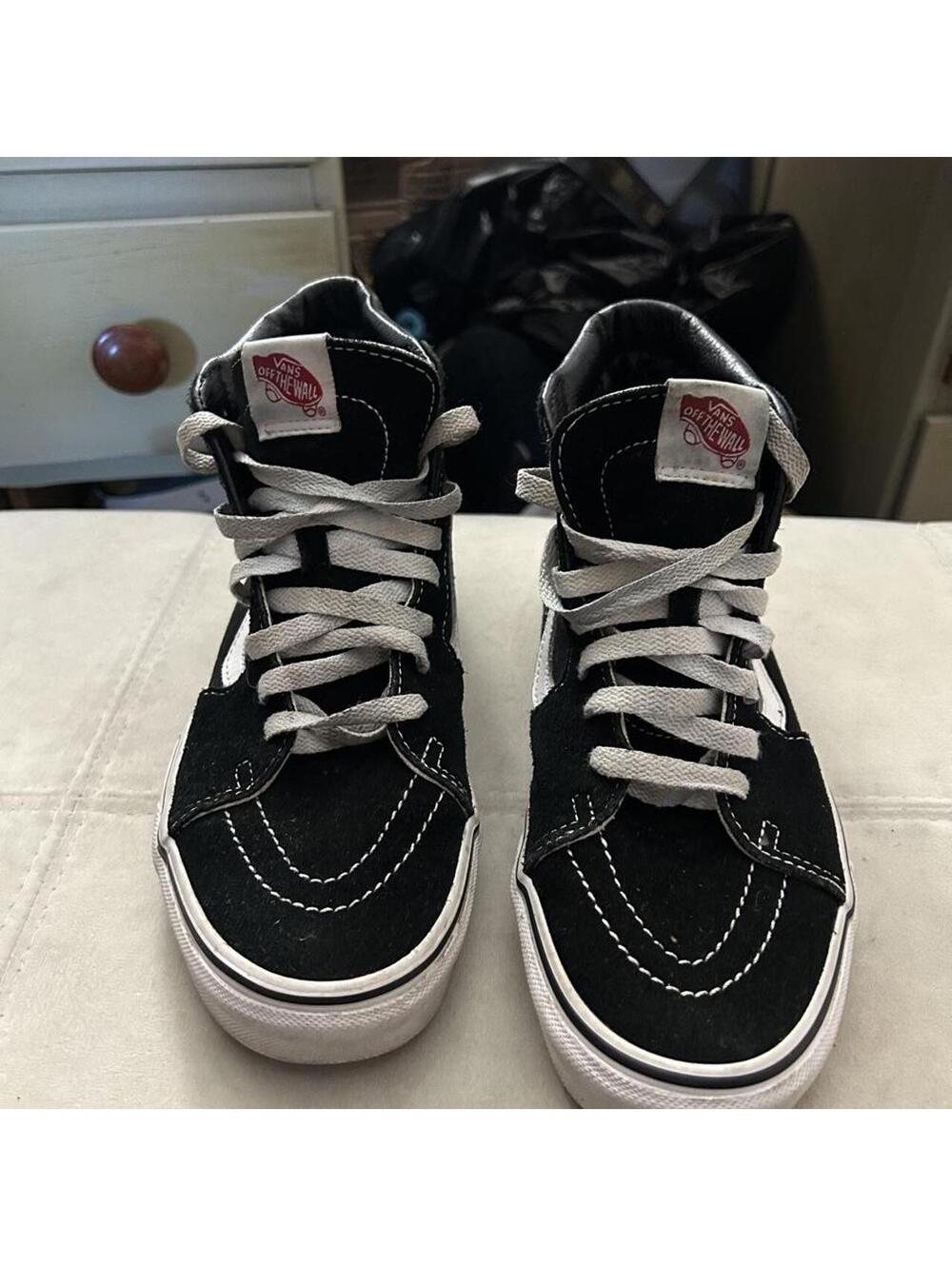Black Vans sk8-high top sneakers with white stitching and side stripe size 7.5